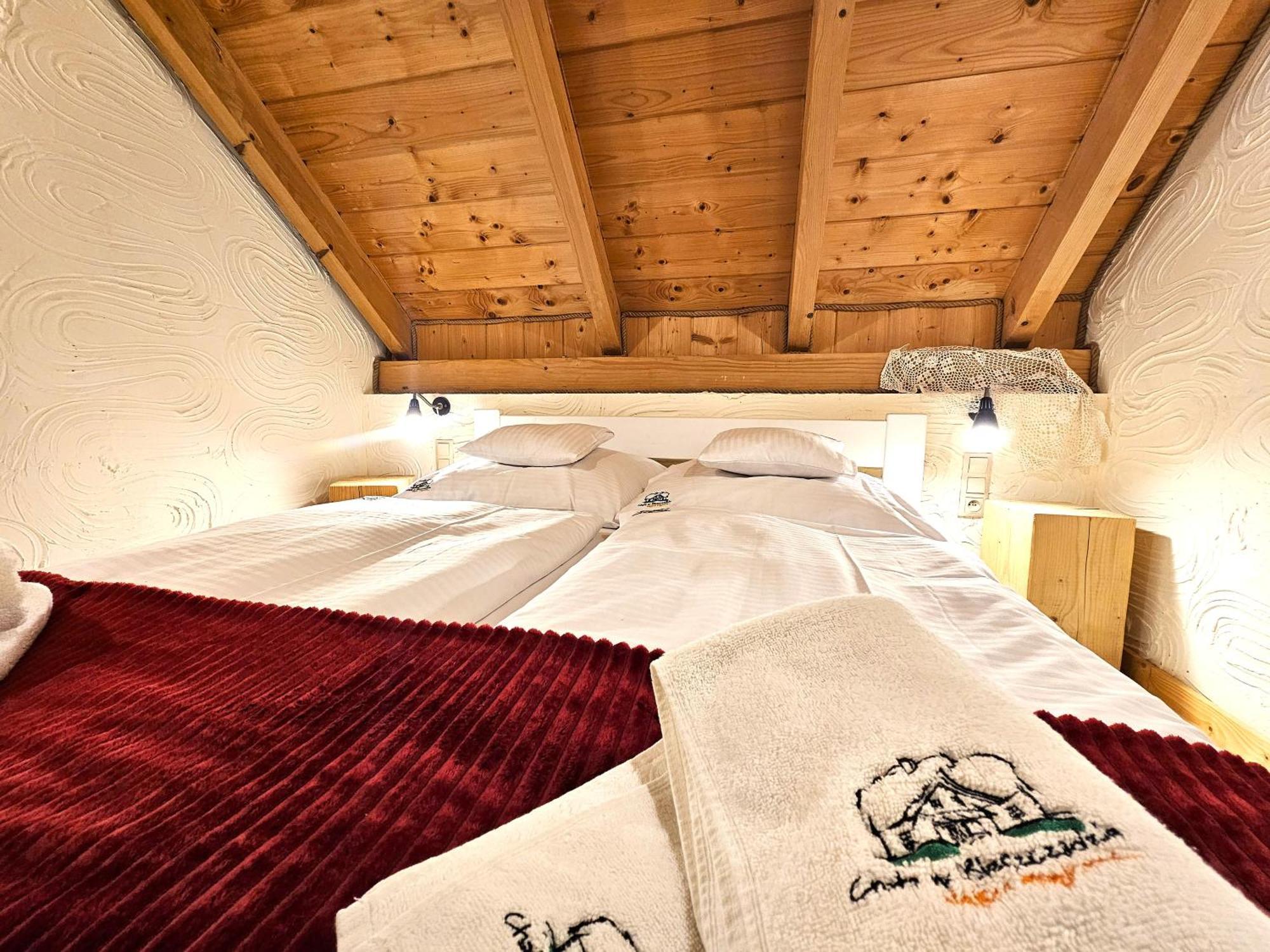 Chata W Bieszczadzie Apartamenty I Domki Z Basenem Bieszczady Polańczyk Exterior foto